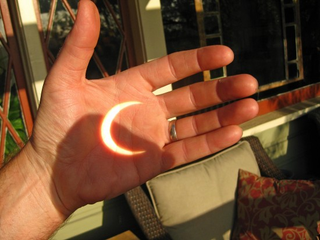 Illustration for article titled This Mind Blowing Image of the Eclipse Can't Possibly Be Real (Updated)